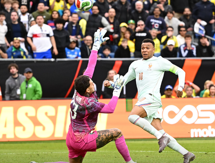 مبابي يقود فرنسا للانتصار على البرازيل في مباراة مؤلمة