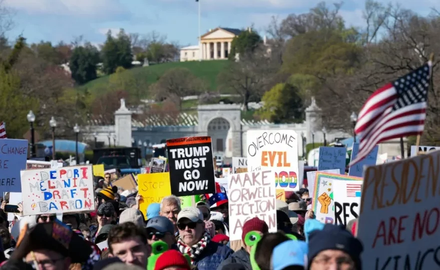 ملايين المتظاهرين في الولايات المتحدة ضد ترامب وسياساته