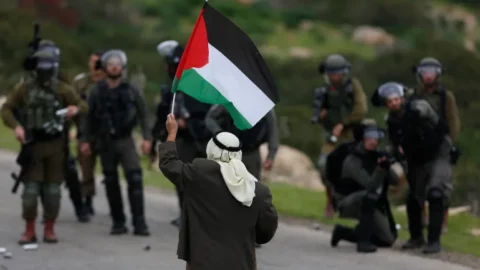 يوم الأرض الفلسطيني.. نصف قرن من الصمود والمقاومة في وجه الاحتلال