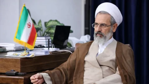 إعلام إيراني: تعيين علي رضا أعرافي عضوا في مجلس القيادة الإيراني المكلف بمهام المرشد مؤقتًا