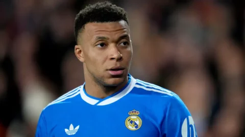 بعد العودة للتدريبات.. مبابي يظهر متألما قبيل مواجهة مانشستر سيتي