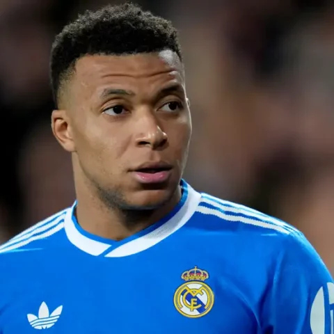 بعد العودة للتدريبات.. مبابي يظهر متألما قبيل مواجهة مانشستر سيتي