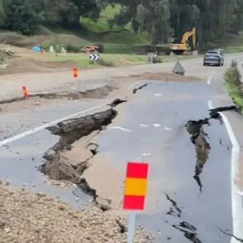 لتقييم أضرار الطرق بعد الفيضانات.. حموني يدعو لاجتماع في البرلمان بحضور بركة