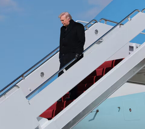 ترامب يعلن الدخول في اتصالات مع إيران ويقرر تأجيل الضربات التي هدد بها للمنشآت الطاقية خمسة أيام