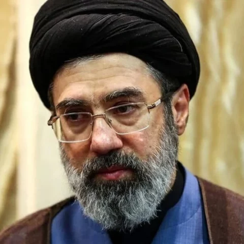 مجتبى خامنئي.. من “رجل الظل” إلى المرشد الأعلى لإيران