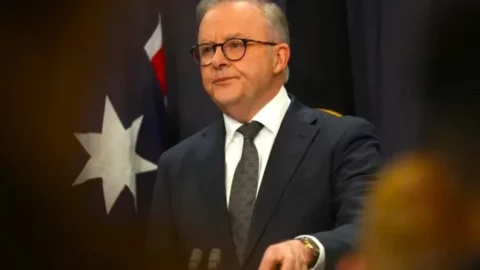 رئيس الوزراء الأسترالي يعلن نشر “قدرات” عسكرية في الشرق الأوسط