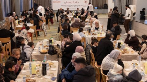 وكالة بيت مال القدس ترسم البسمة على وجوه 500 يتيم في إفطار رمضاني بالقدس