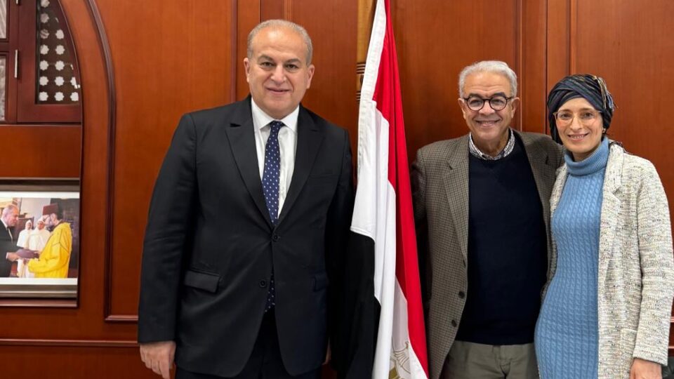 السفير المصري بالرباط يستقبل المخرج جمال السويسي بمناسبة تكريمه في مهرجان الأقصر للسينما