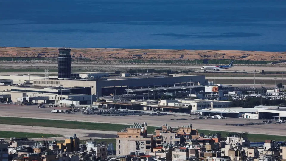 إجلاء أكثر من 100 إيراني بطائرة روسية من بيروت