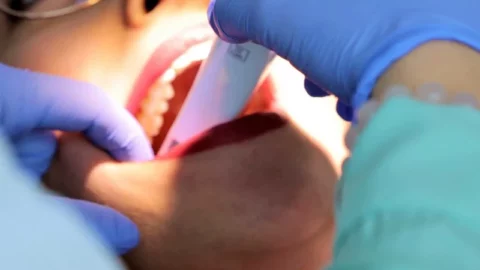 صناع ومركبو الأسنان يرفضون “الاستهداف المستمر” لمهنتهم