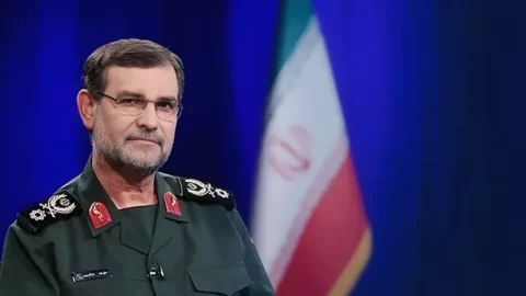  إيران تؤكد مقتل قائد بحرية الحرس الثوري علي رضا تنكسيري