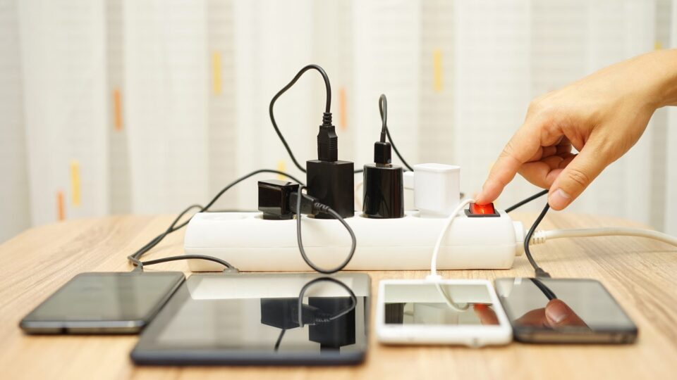 تحذيرات من انبعاثات سامة لبطاريات غير مطابقة للمعايير تهدد سلامة المغاربة