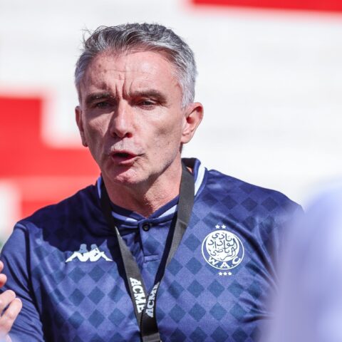 كارتيرون يشرف على أول حصة تدريبية مع الوداد ويعيد بعض الأسماء إلى الواجهة