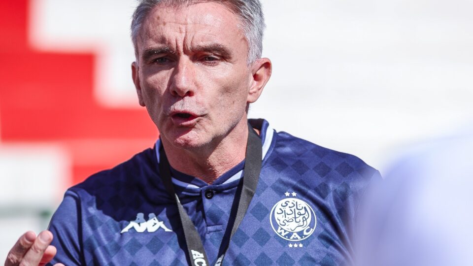 كارتيرون يشرف على أول حصة تدريبية مع الوداد ويعيد بعض الأسماء إلى الواجهة