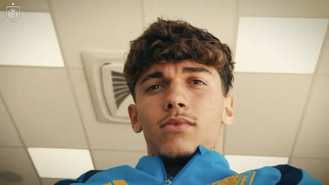 بيتارش يقرر الإستمرار مع المنتخبات الإسبانية ويعبر عن حلمه في حمل قميص “لاروخا”