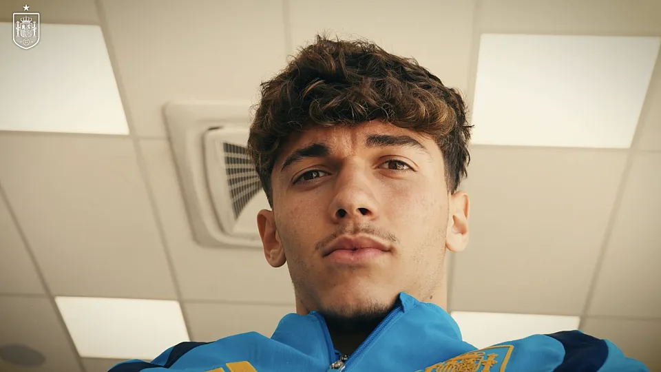 بيتارش يقرر الإستمرار مع المنتخبات الإسبانية ويعبر عن حلمه في حمل قميص “لاروخا”