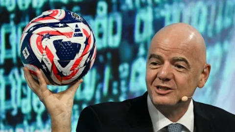 كرة القدم تتحول إلى الرأسمالية الرياضية الشاملة