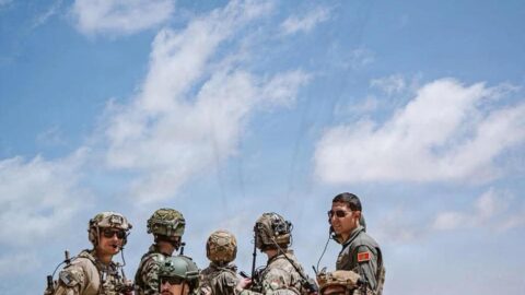 قاذفة أمريكية من طراز ب -52 تحلق في سماء المغرب