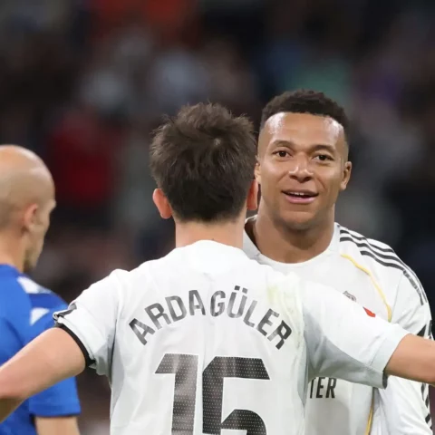 ريال مدريد يتجاوز ديبورتيفو ألافيس ويواصل مطاردة برشلونة في سباق الليغا