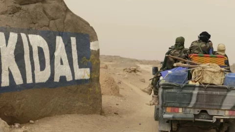 تجدد القتال في كيدال بشمال مالي بين الجيش المدعوم من روسيا ومتمردين طوارق