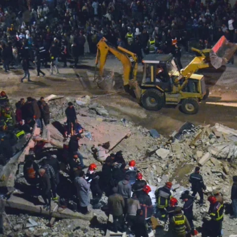 النيابة العامة بفاس تتابع 21 شخصا في قضية انهيارعمارتين بفاس وتأمر بسجن 8 آخرين