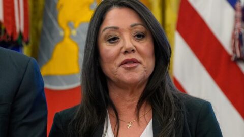 هي ثالث امرأة في الإدارة الحالية.. وزيرة العمل الأمريكية تغادر منصبها