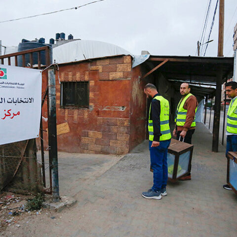 بدء عملية التصويت في الانتخابات المحلية بالضفة ولأول مرة منذ 22 عاما بدير البلح وسط غزة