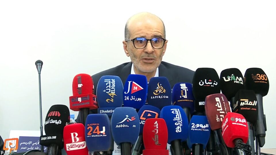 “الفشل في الوفاء بالالتزامات”.. الأزمي يجمل الحصيلة الحكومية في “10 اختلالات كبرى”