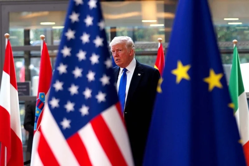 الاتحاد الأوروبي يندد باستهداف ترامب