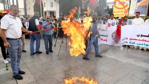 حرق العلم الإسرائيلي.. تعبير شعبي يغضب تل أبيب ويجر شكايات ضد نشطاء مغاربة