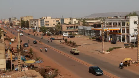 في هجوم مسلح.. أكثر من خمس شاحنات مغربية تتعرض للإحراق في مالي