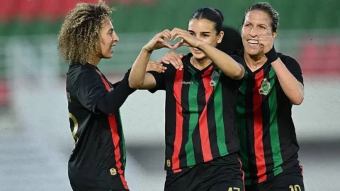 سيدات الجيش الملكي يتوجن بلقب كأس العرش بعد فوز عريض على نهضة بركان