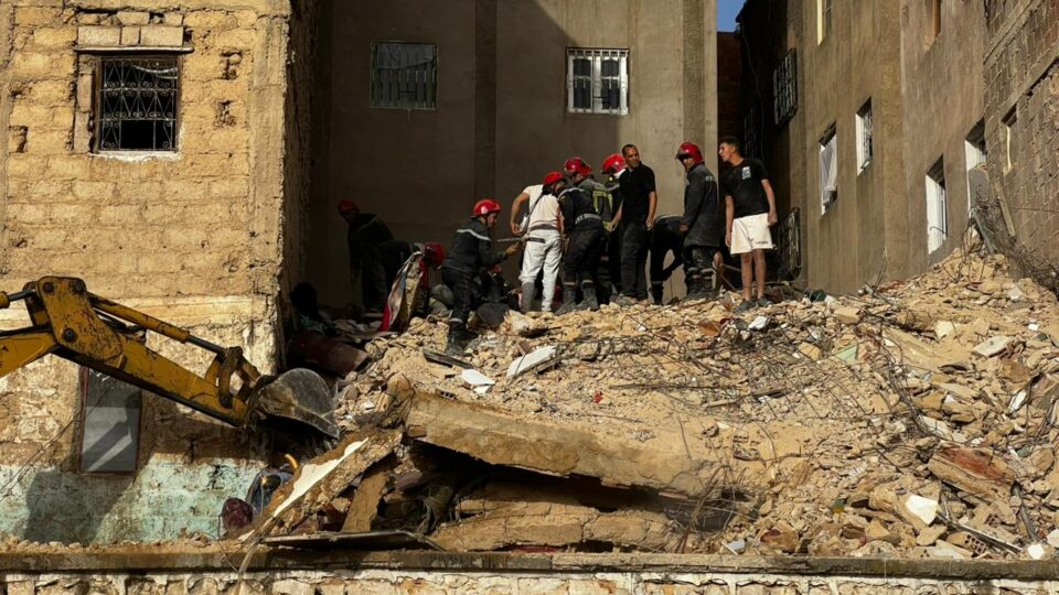 مأساة بفاس.. ارتفاع حصيلة  انهيار عمارة عين النقبي إلى قتيلين و6 مصابين