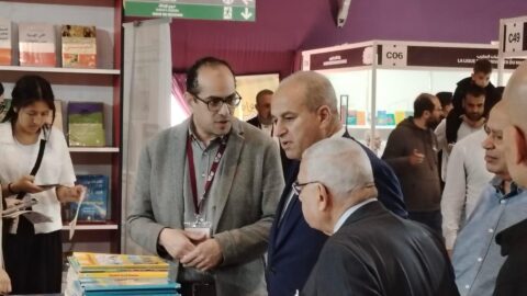 في زيارته لمعرض الكتاب.. السفير أحمد عبد اللطيف يؤكد عمق العلاقات الثقافية بين مصر والمغرب