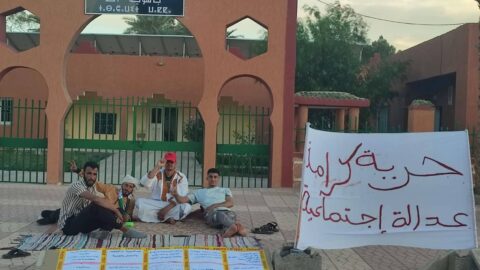 بعد 41 يوماً من الاعتصام.. عاطلون بأقا يلوحون بإضراب مفتوح عن الطعام