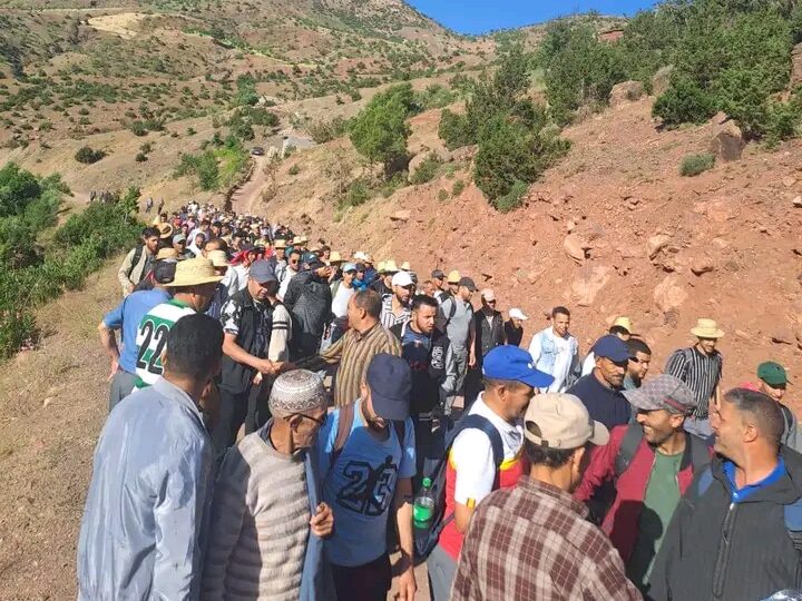 الجبل ينتفض من جديد.. دواوير بأزيلال تخرج في مسيرة احتجاجية ضد التهميش والعزلة