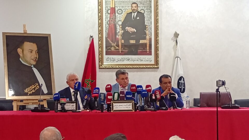 المحامون يصعدون ضد وهبي: أين اختفت 4.5 مليارات سنتيم من أموال المساعدة القضائية؟