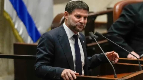  فرنسا تمنع وزير المال الإسرائيلي  من دخول أراضيها