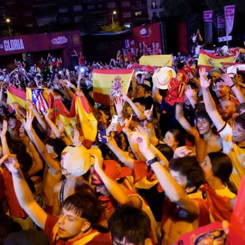 إسبانيا بطلة العالم.. مدريد تحتفل بـ”لا روخا”