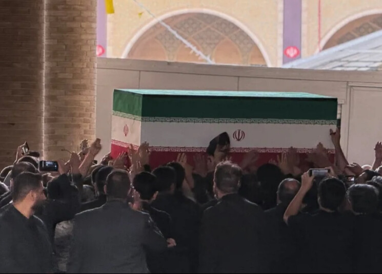 وصول جثمان خامنئي إلى مصلى طهران استعدادا لمراسم تشييعه