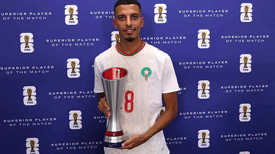 عز الدين أوناحي يتوج بجائزة رجل مباراة المغرب وكندا