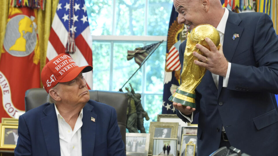 “ويفا”: “فيفا” تجاوز الخط الأحمر بتعليق إيقاف بالوغون