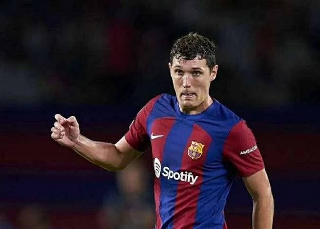 برشلونة يمدد عقد مدافعه الدنماركي كريستينسن لعامين