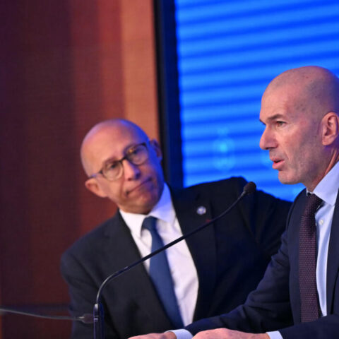 زيدان “الخيار البديهي” على رأس المنتخب الفرنسي بعد ديشان