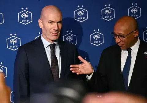 الطريق الطويل لزيدان يقوده إلى رأس الجهاز الفني لمنتخب فرنسا