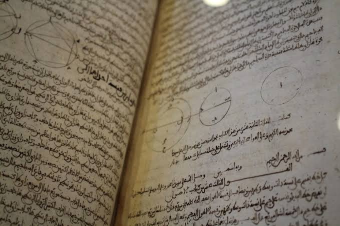باحثون روس يطورون برامج لقراءة المخطوطات العربية بالذكاء الاصطناعي
