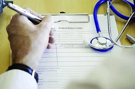 وسيط المملكة يجيز المراقبة الطبية المضادة بـ”التكوين المهني” بشروط قانونية وحقوقية