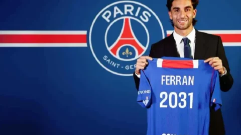 باريس سان جيرمان يتعاقد مع الإسباني فيران توريس حتى 2031