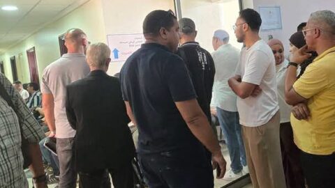 طوابير لساعات وحرارة خانقة.. صحفيون يشتكون ظروف التصويت بالدار البيضاء
