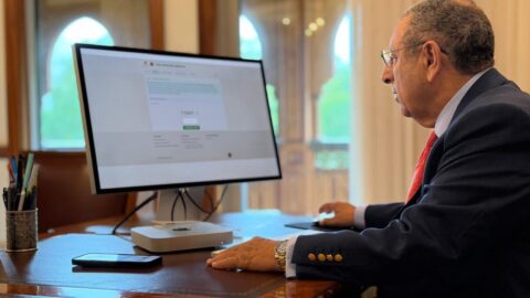 سفير المغرب بواشنطن العمراني يدلي بصوته إلكترونيا عن دائرة الرباط